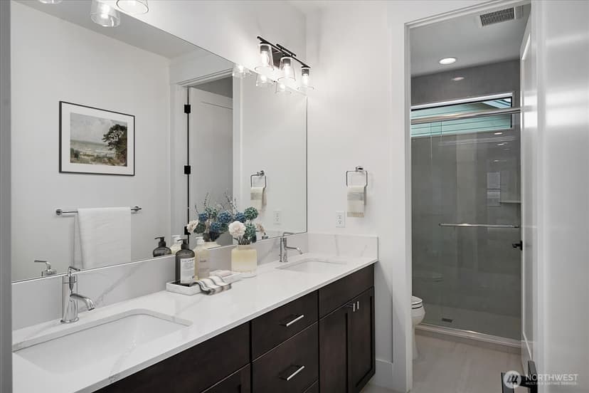 Property photo for 10924 SE 24th Place, Bellevue photo 30