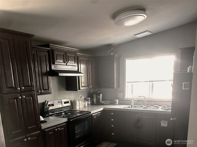 Property photo for 10715 9th Avenue Ct S, Tacoma photo 5