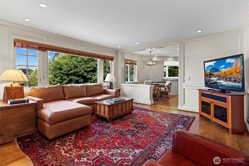 Property photo for 3335 43rd Avenue NE, Seattle photo 6