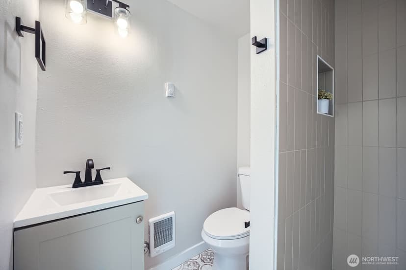 Property photo for 9206 33rd Avenue Ct S, Lakewood photo 14