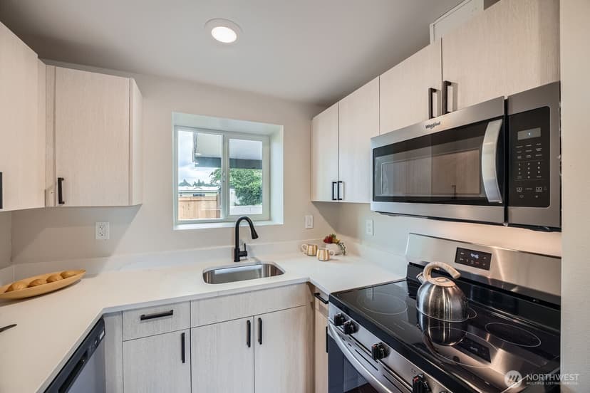 Property photo for 9206 33rd Avenue Ct S, Lakewood photo 8