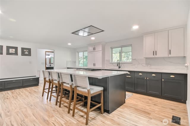 Property photo for 6902 Mount Tacoma Drive SW, Lakewood photo 5