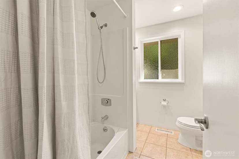 Property photo for 912 165th Avenue SE, Bellevue photo 12