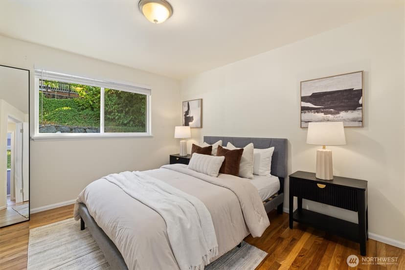 Property photo for 912 165th Avenue SE, Bellevue photo 11