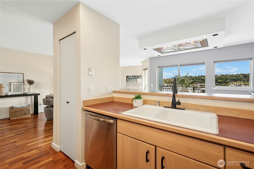 Property photo for 701 Galer Street #808, Seattle photo 13