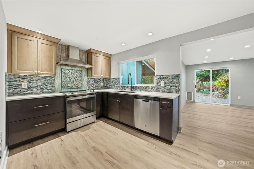 Property photo for 9612 Oak Lane SW, Lakewood photo 10