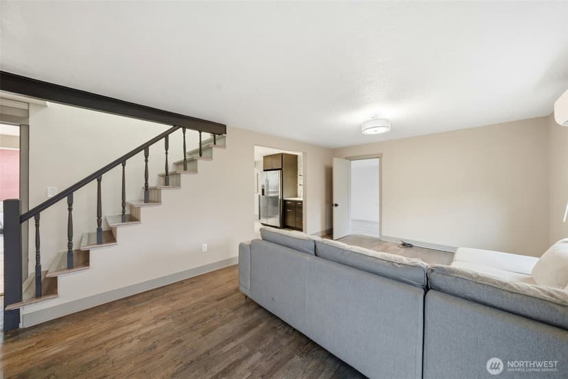 Property photo for 9612 Oak Lane SW, Lakewood photo 6