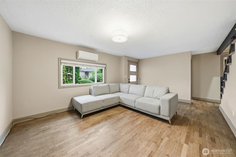 Property photo for 9612 Oak Lane SW, Lakewood photo 8