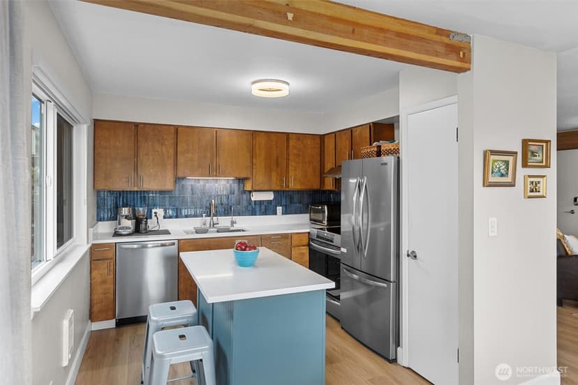 Property photo for 1110 5th Avenue S #204, Edmonds photo 8