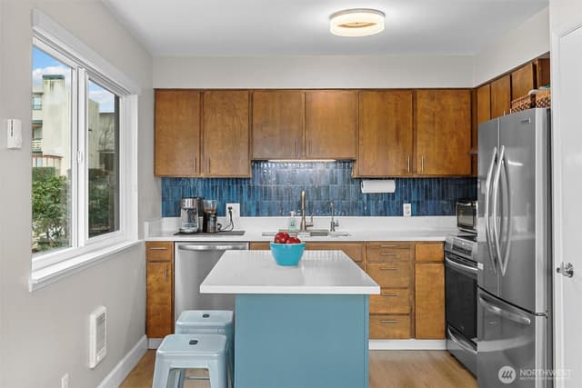 Property photo for 1110 5th Avenue S #204, Edmonds photo 4