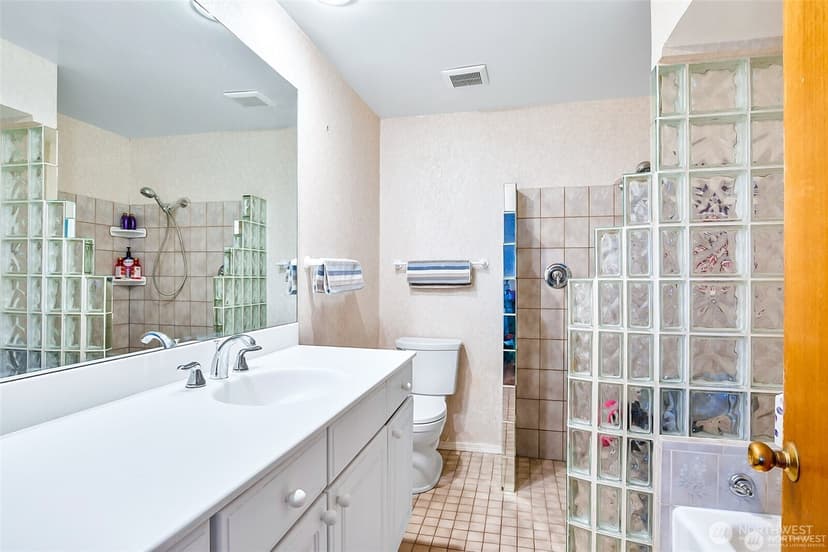 Property photo for 16906 13th Avenue NW, Shoreline photo 8