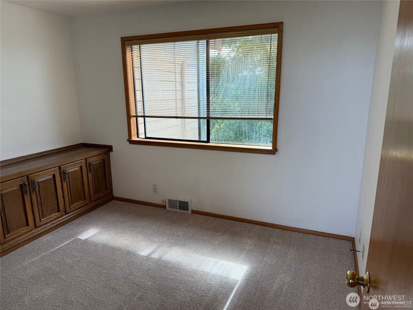 Property photo for 16906 13th Avenue NW, Shoreline photo 6