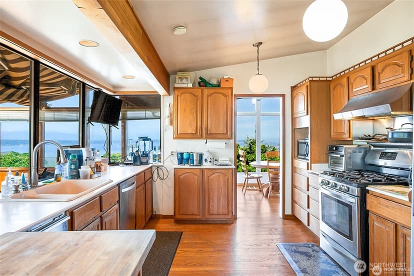 Property photo for 16906 13th Avenue NW, Shoreline photo 4