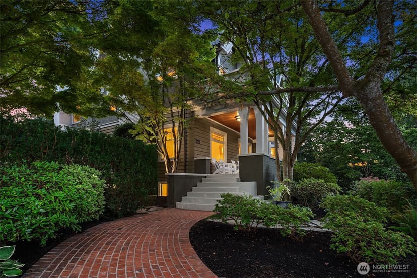 Property photo for 1129 22nd Avenue E, Seattle photo 4