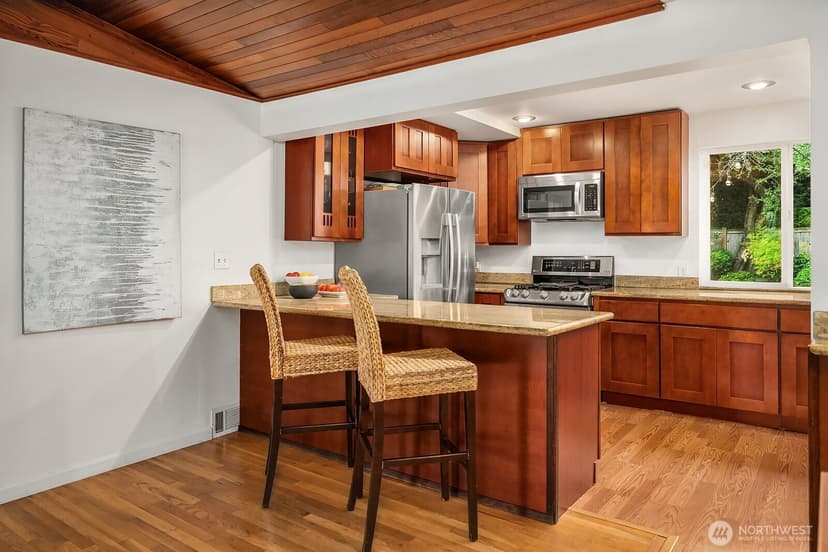 Property photo for 1413 100th Avenue NE, Bellevue photo 4