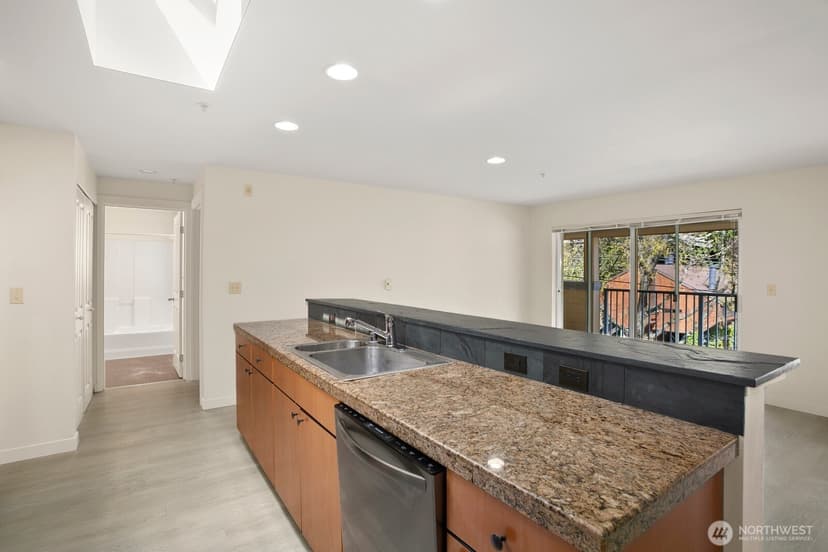 Property photo for 3919 Latona Avenue NE #402, Seattle photo 4