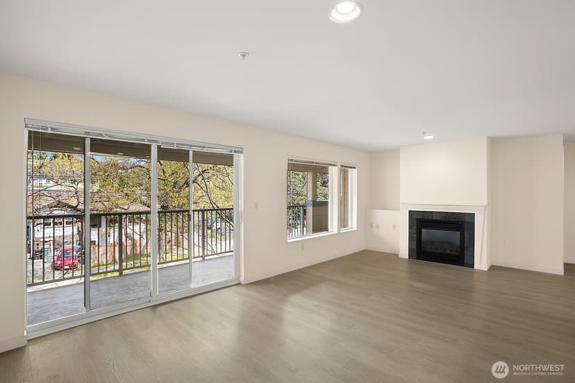 Property photo for 3919 Latona Avenue NE #402, Seattle photo 2