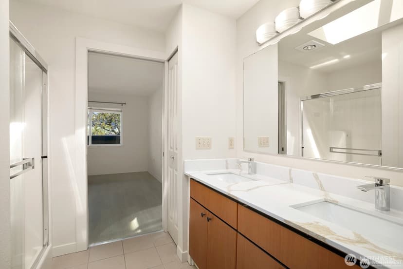 Property photo for 3919 Latona Avenue NE #402, Seattle photo 8
