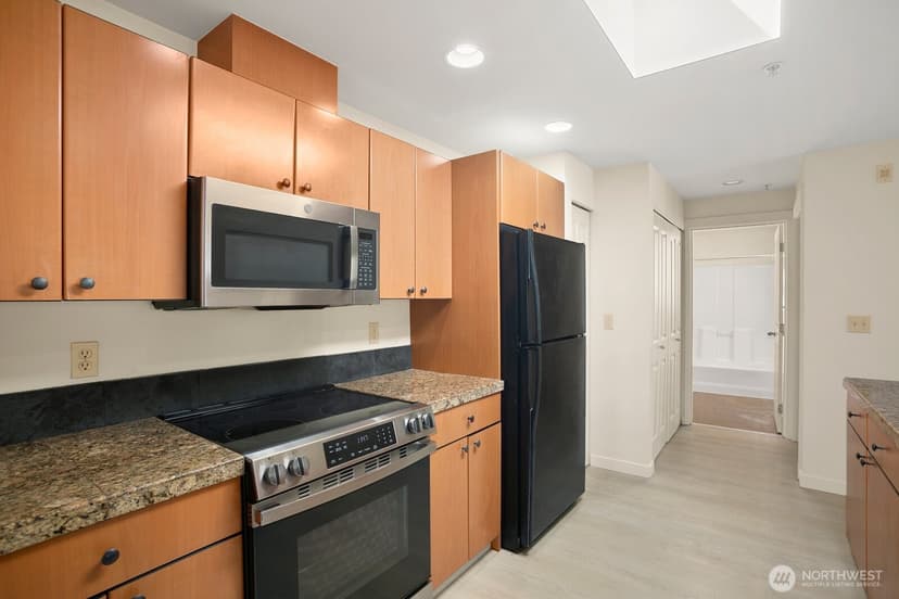 Property photo for 3919 Latona Avenue NE #402, Seattle photo 5