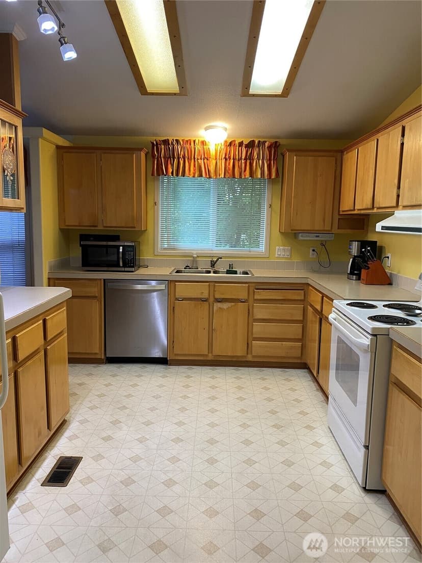 Property photo for 1810 138th Street E, Tacoma photo 4