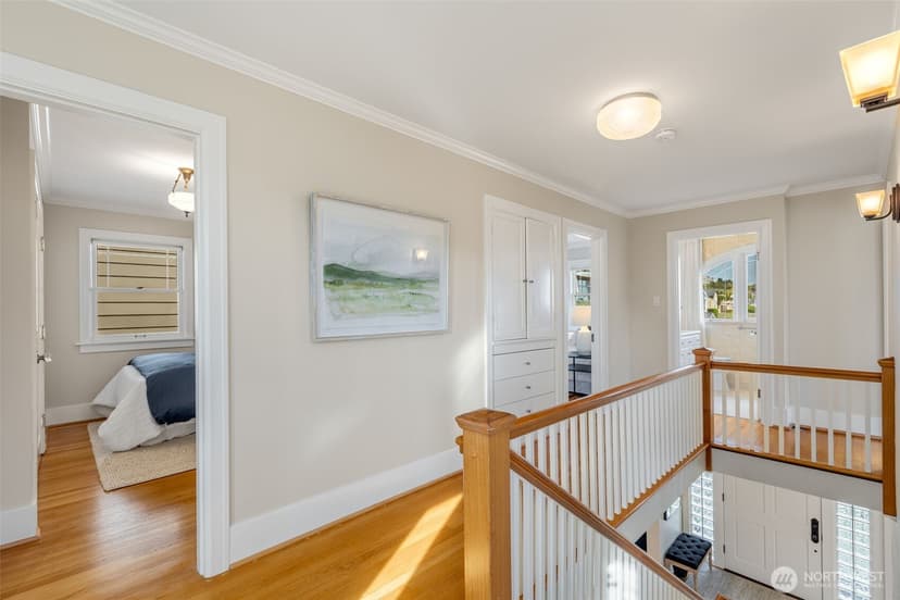 Property photo for 1015 5th Avenue W, Seattle photo 15