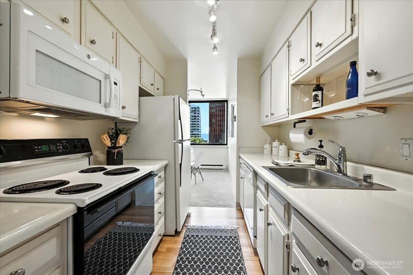Property photo for 2100 3rd Avenue #801, Seattle photo 10