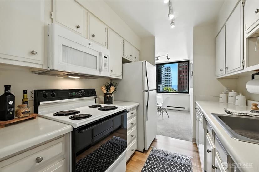 Property photo for 2100 3rd Avenue #801, Seattle photo 11
