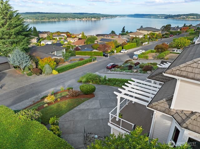 Property photo for 3717 Olympic Boulevard, University Place photo 4