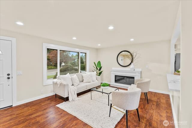 Property photo for 19620 6th Avenue S, Des Moines photo 4
