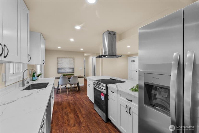 Property photo for 19620 6th Avenue S, Des Moines photo 10