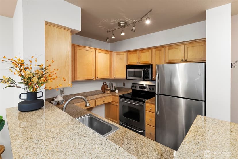 Property photo for 300 High School Road NE #325, Bainbridge Island photo 11