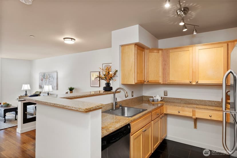 Property photo for 300 High School Road NE #325, Bainbridge Island photo 12