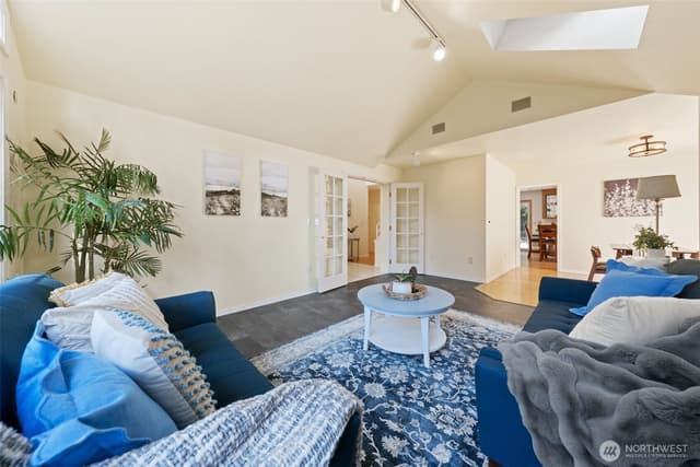 Property photo for 11721 Creekside Drive SW, Lakewood photo 4