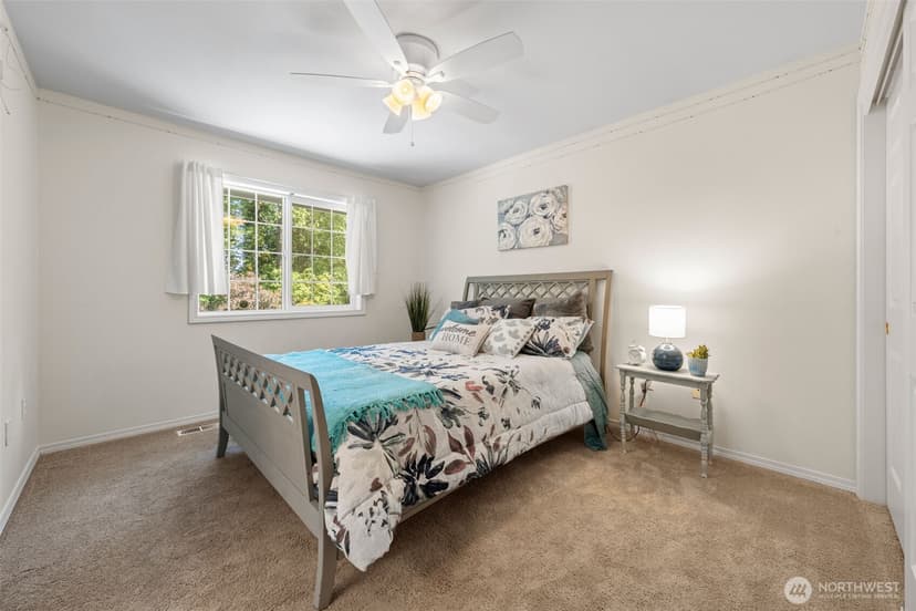 Property photo for 11721 Creekside Drive SW, Lakewood photo 25