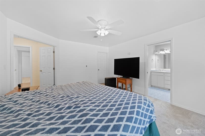 Property photo for 11721 Creekside Drive SW, Lakewood photo 19