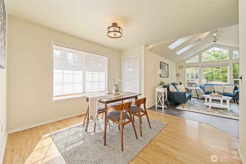 Property photo for 11721 Creekside Drive SW, Lakewood photo 6