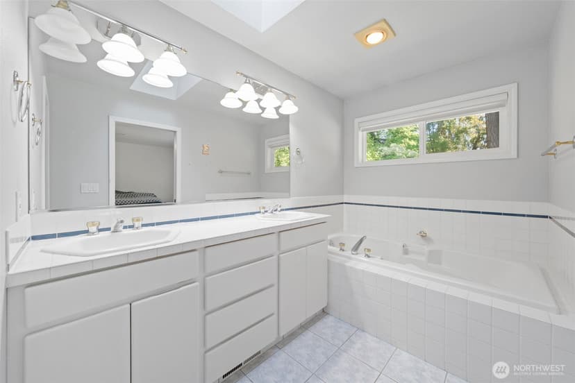 Property photo for 11721 Creekside Drive SW, Lakewood photo 20