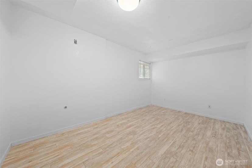 Property photo for 11721 Creekside Drive SW, Lakewood photo 28