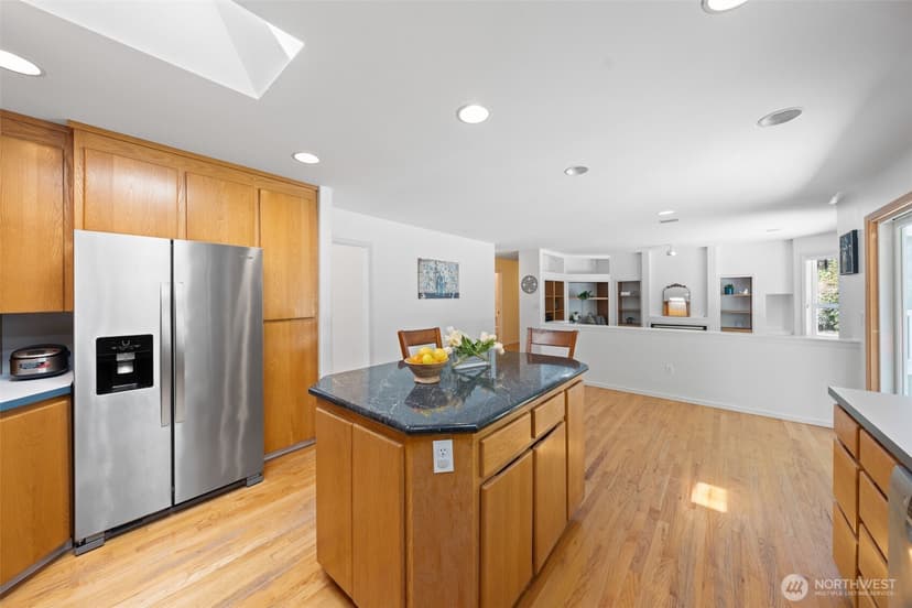 Property photo for 11721 Creekside Drive SW, Lakewood photo 12