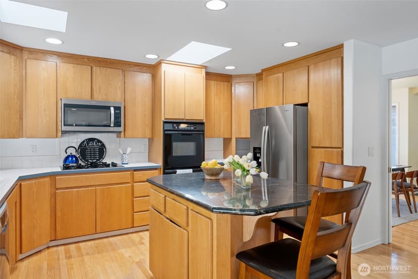 Property photo for 11721 Creekside Drive SW, Lakewood photo 10