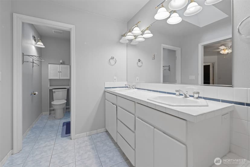 Property photo for 11721 Creekside Drive SW, Lakewood photo 21