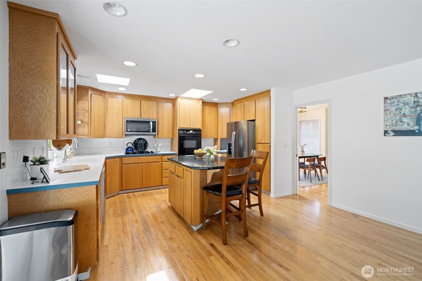 Property photo for 11721 Creekside Drive SW, Lakewood photo 9