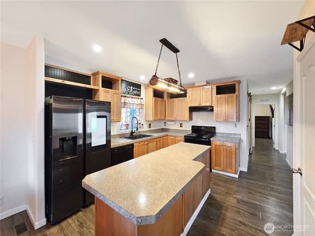 Property photo for 10302 Lakeview Avenue SW #50, Lakewood photo 2