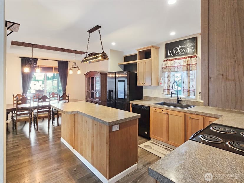 Property photo for 10302 Lakeview Avenue SW #50, Lakewood photo 4