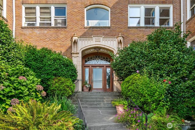 Property photo for 220 W Olympic Place #106, Seattle