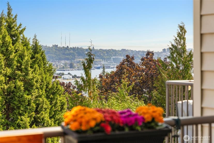 Property photo for 4020 Aurora Avenue N #411, Seattle photo 22