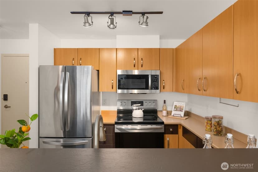 Property photo for 4020 Aurora Avenue N #411, Seattle photo 13