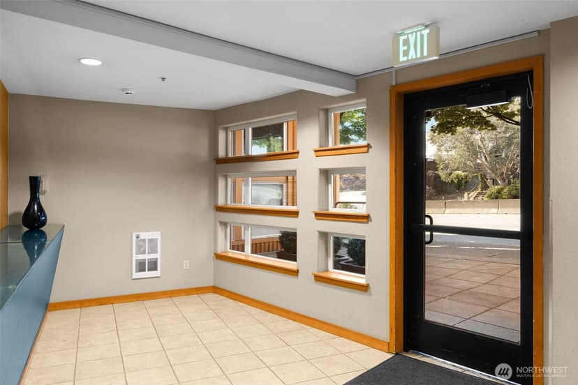 Property photo for 4020 Aurora Avenue N #411, Seattle photo 27