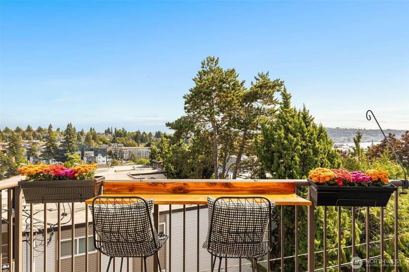 Property photo for 4020 Aurora Avenue N #411, Seattle photo 6