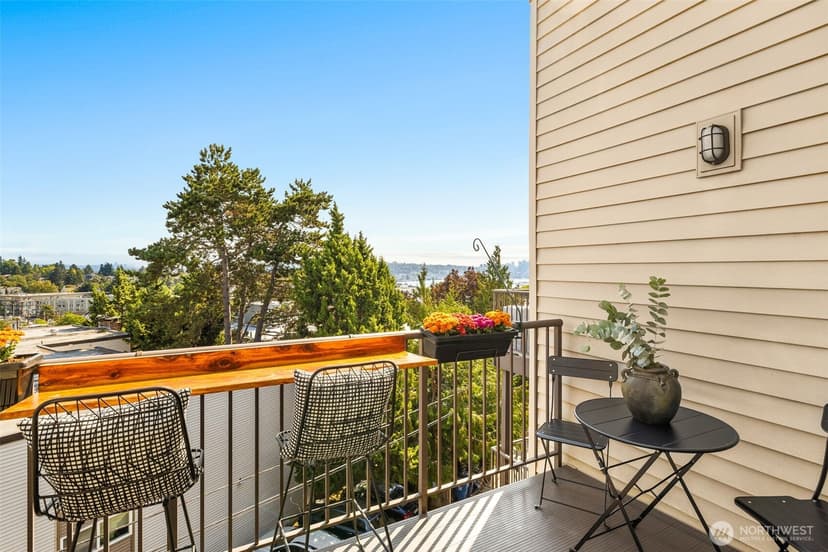 Property photo for 4020 Aurora Avenue N #411, Seattle photo 7